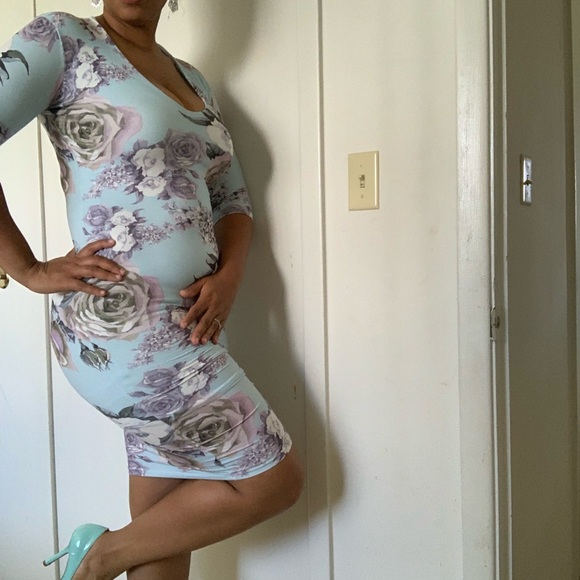Beautiful Floral, stretch pencil dress. - Picture 2 of 4